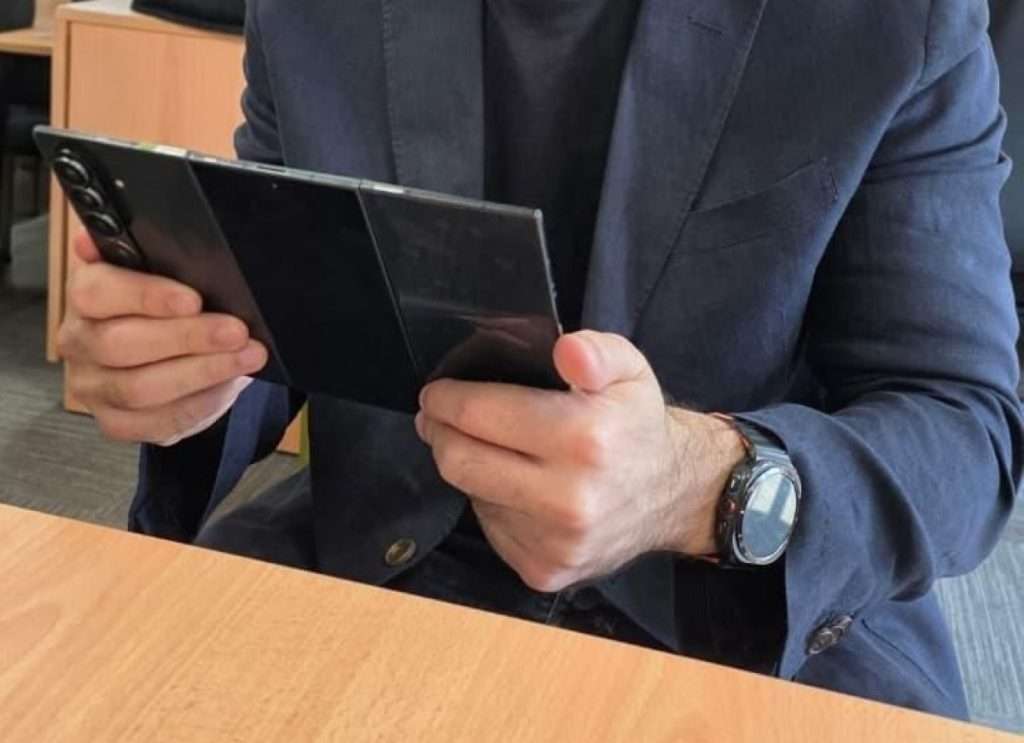 Samsung Galaxy Z TriFold Prototype Reveals Possible Quad Rear Camera Setup 2 galaxy tri fold