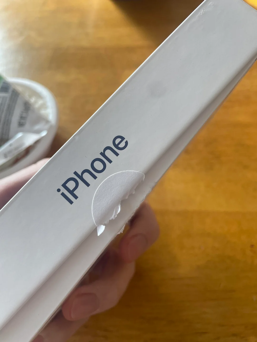 AT&T Customer Receives Used iPhone 17 Pro with Broken Seal and Faces Billing Issues 3 at t sent me an opened new iphone v0 mn5zl8olfmhg1